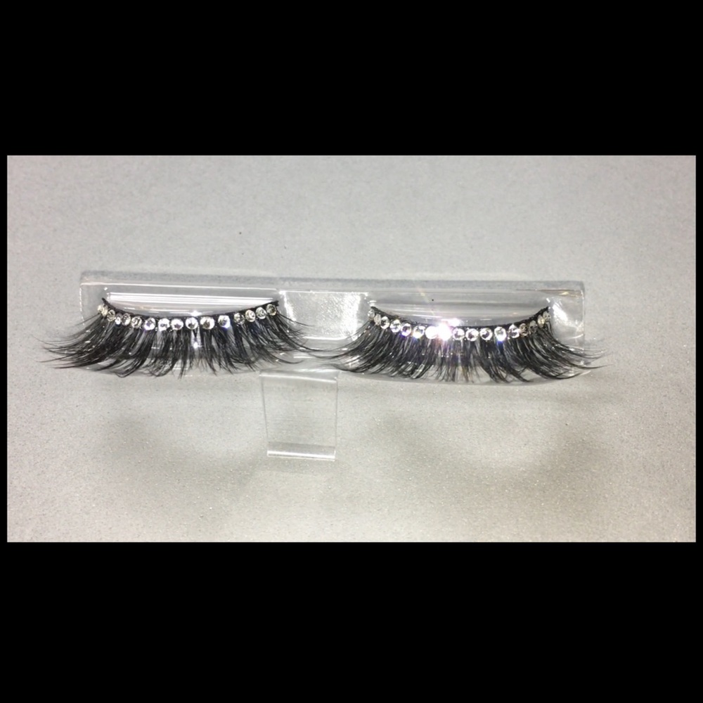 Hand-Set SWAROVSKI CRYSTAL Synthetic Eyelashes